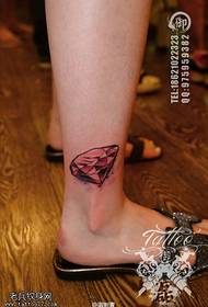 дамска диамантена татуировка на цвета на глезена работи
