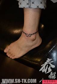 pēdas S lodītes ķēdes tetovējuma modelis
