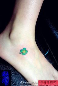 girls' feet are small and popular Four-leaf clover tattoo pattern