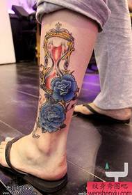 Tatouages Rose de sablier de couleur de pied par tatouage