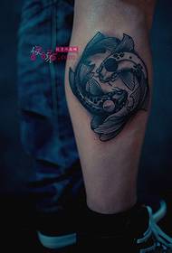 tradisjonelle tatoveringsbilde med dobbel blekksprut kalv