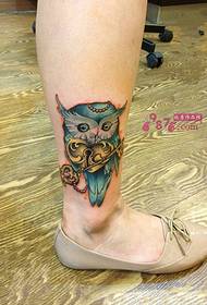 imagem de tatuagem de personalidade de tornozelo bonito coruja