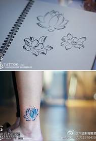 Pupọ Seductive Little Alabapade Lotus Tattoo Àpẹẹrẹ