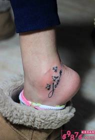 Μωρό που πετά πάνω από τα περιστέρια Αγγλικά εικόνα τατουάζ