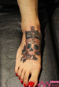 Crown lebka kreatívne nártové tetovanie na obrázku