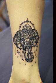 female ຂໍ້ຕີນ tattoo ເບິ່ງງາມ