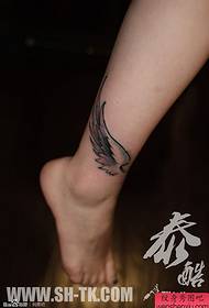 voet gepersonaliseerd monochroom veren tattoo patroon
