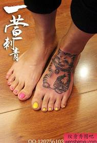 脚背经典唯美的招财猫纹身图案