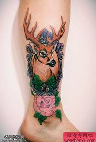 Naisten nilkan antilooppisten tatuointitatuointien tatuoinnit jakavat tatuointinäyttely.