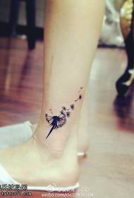 женский лодыжки маленький свежий одуванчик татуировки