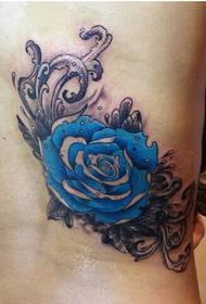 pies de chicas hermosa imagen de patrón de tatuaje de rosa azul