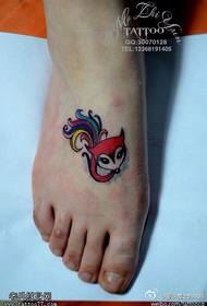 instep အရောင်ကိုယ်ရည်ကိုယ်သွေးရှိ fox tattoo ပုံစံ