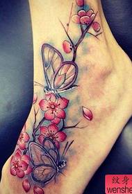 Wanita punggung kaki warna kreatif pekerjaan tato banci