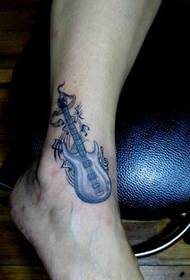 脚部流行的吉他贝斯纹身图案