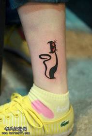 liten färsk fot katt totem tatuering mönster
