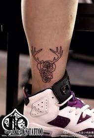 gleženj majhen svež vzorec tetovaže rose roga antilopa