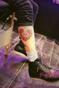 Креативно црвено срце Господ очи тетоважа со тенка слика 48928 - Слична тетоважа на глуждот Ван Гог