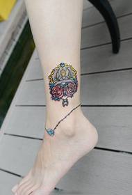 prachtige kroan rose anklet ankel tatoeëringsfoto