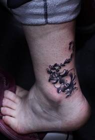 女性腳個性花紋身圖案圖片