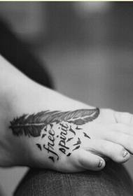 personal female instep feathers Yan tattoo picture appreciation picture