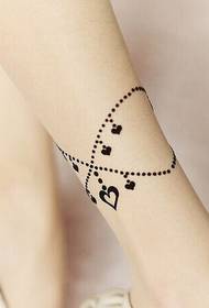 Mergaičių kojų ponia stiliaus gražus kulkšnies tatuiruotės paveikslėlis