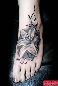 girl's instep beautiful black gray lily tattoo pattern