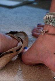 mergaitės pėdos mažas totemo inkaro tatuiruotės modelis