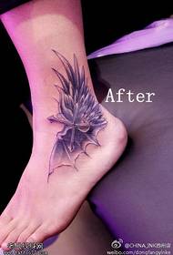 pēdas eņģeļa dēmona spārnu tetovējums darbojas