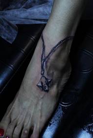 женски крак личност снимка татуировка на глезена