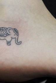 patró de tatuatge d'elefant negre kawaii