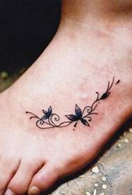 vakker fot mote pent blomstert vintreet tatoveringsbilde bilde
