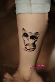 sevimli sevimli kedi ayak bileği dövme resmi
