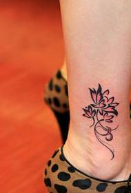 een enkel lotus tattoo patroon