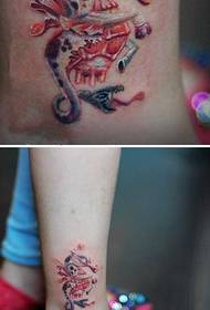 Imagen de tatuaje de tobillo hipocampo abstracto creativo