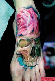 Bar sa slikama Tattoo show preporučio je uzorak za tetovažu ruža u Europi i Americi