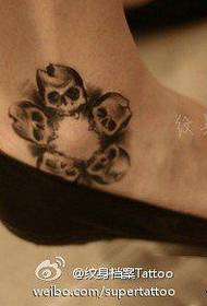 A lány boka egy másik népszerű ötágú csillag tetoválás mintája