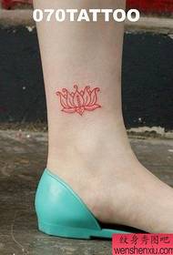 стопала једна креативна Хуа Тенг тетоважа дјелује