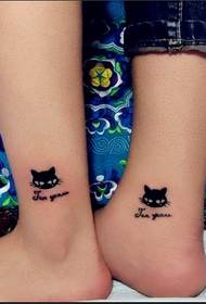 ภาพรอยสักลูกแมวที่สวยงามบนเท้าที่สวยงาม
