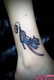 foto de tatuaje de tobillo de gato persa encantado
