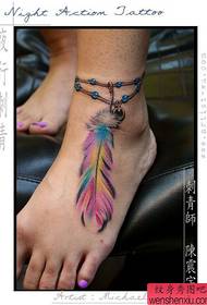 piger fødder Kun smukke fjer anklet tatoveringsmønster