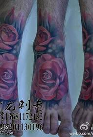 model de tatuaj de trandafir plin de picior