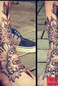 Van Goga acu pakāpieni, tetovējumu darbi tiek dalīti ar tetovējumiem. 49860-Tetovējumi iesaka noenkurota enkura tetovējumu