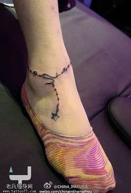 weibliches Knöchel Fußkettchen Tattoo Bild