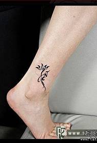 Women's foot flower totem tattoo pattern