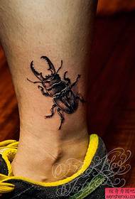 纹身秀图吧分享一幅脚踝甲虫纹身图案