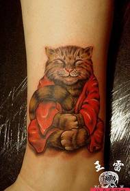 la figura del tatuaje recomienda un tatuaje de gato de color de pie funciona