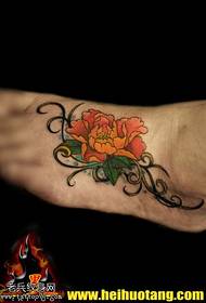 model de tatuaj înflorit portocaliu crizantema