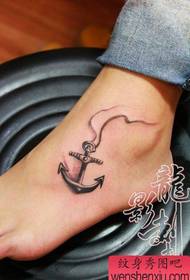 tatuagem de âncora de ferro pé