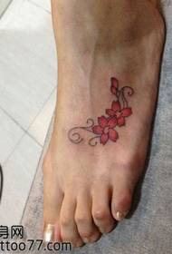 piedi di bellezza U mudellu di tatuaggio di fiore di ciliegia bella