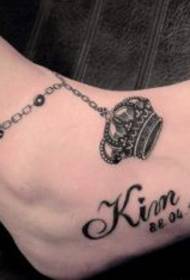 collaret de la corona del peu de bellesa patró de tatuatge en cadena